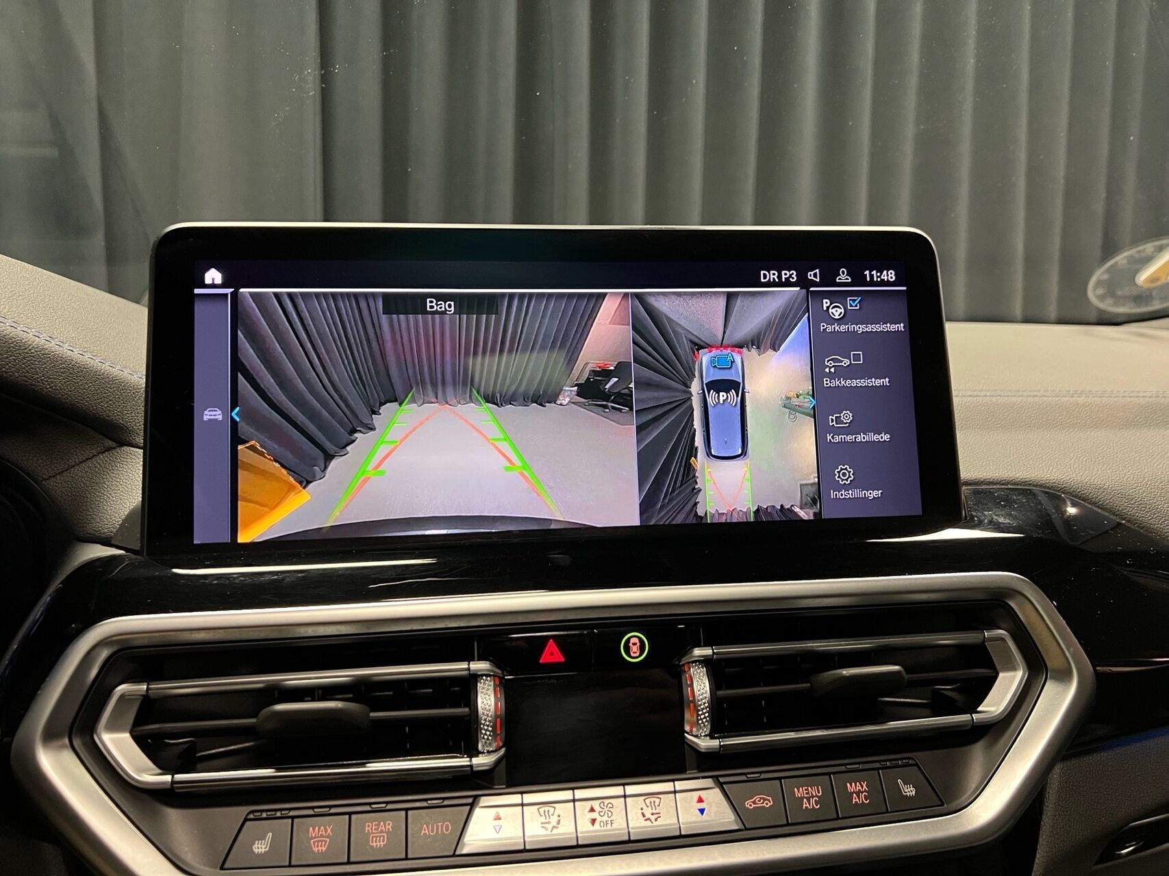 Grå BMW iX3 fra 2023