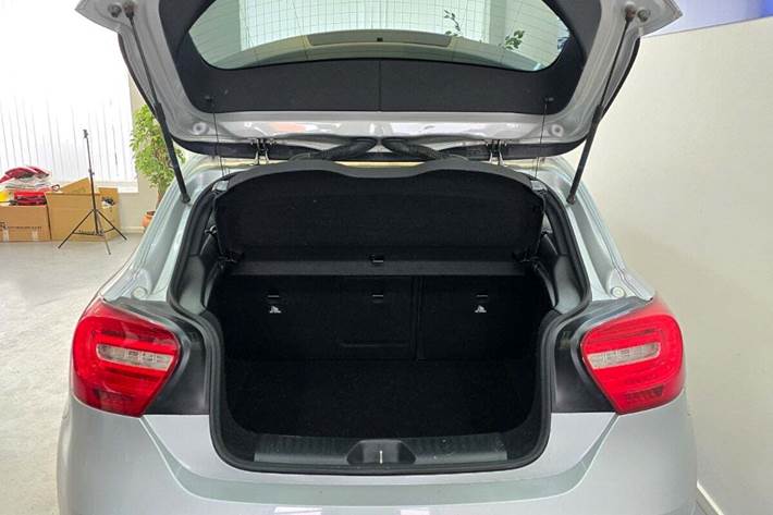 Sølv Mercedes A180 fra 2014