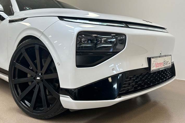 Hvid Xpeng G9 fra 2023