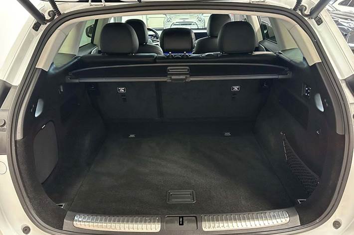 Hvid Xpeng G9 fra 2023