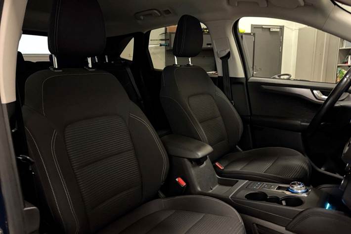 Blå Ford Kuga fra 2020