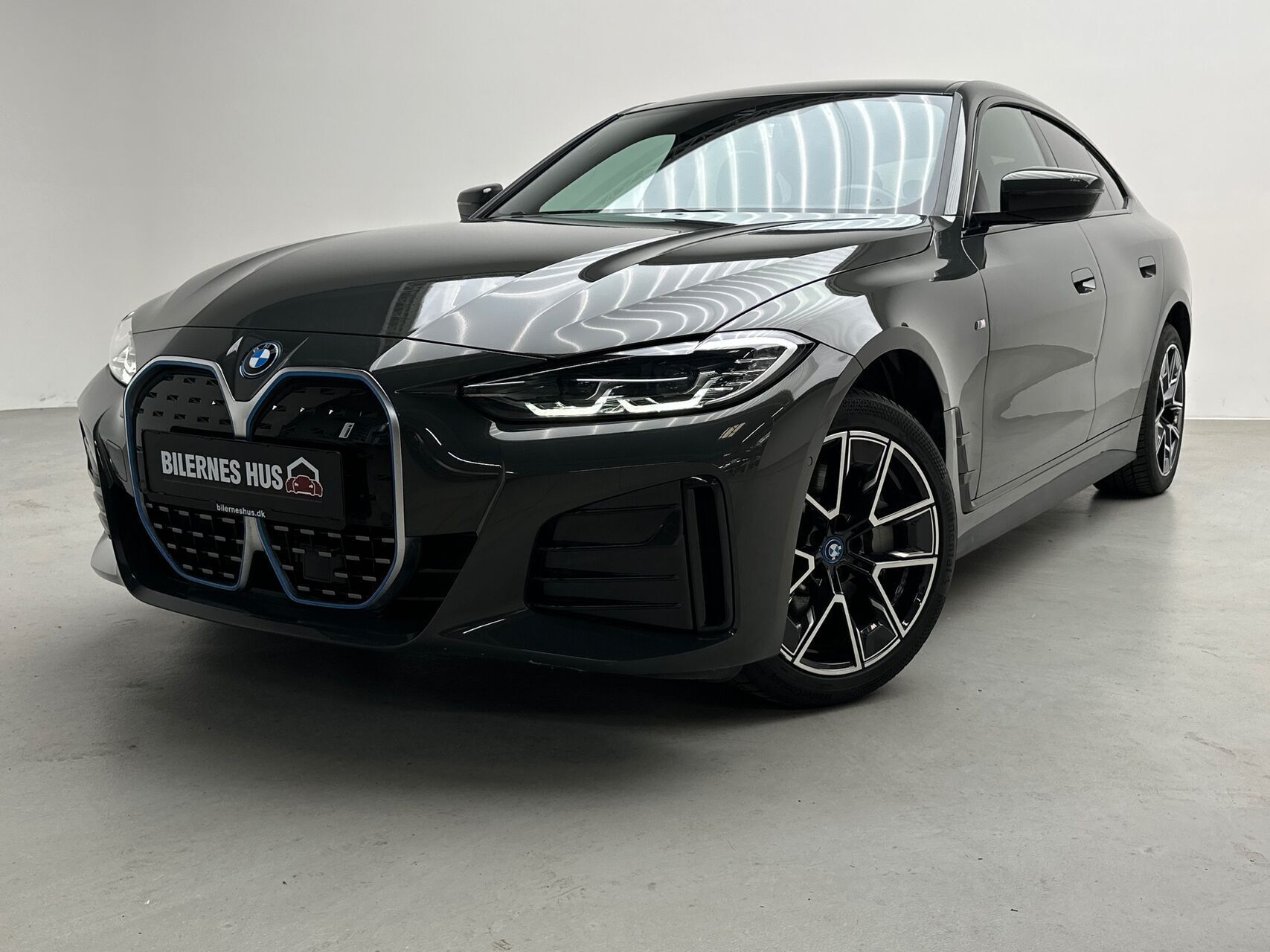 Grå BMW i4 fra 2022