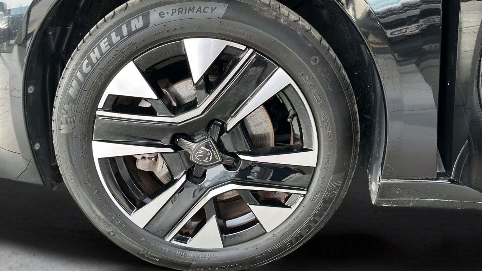 Sort Peugeot 208 fra 2024