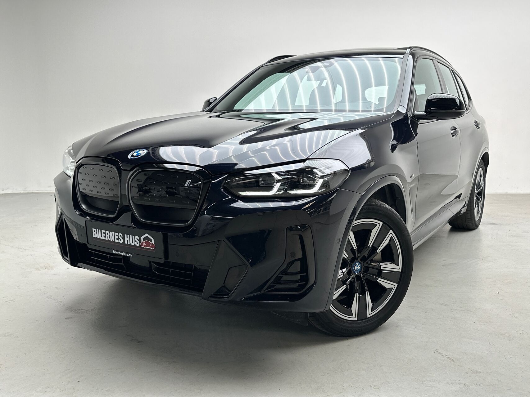 Sort BMW iX3 fra 2023