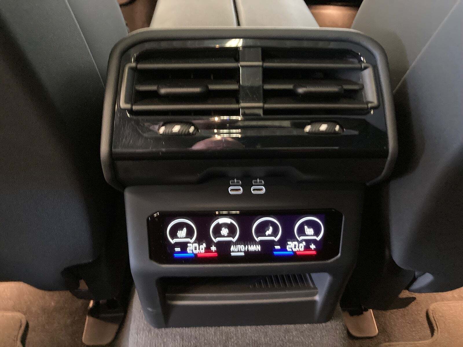 Grå BMW i5 fra 2025