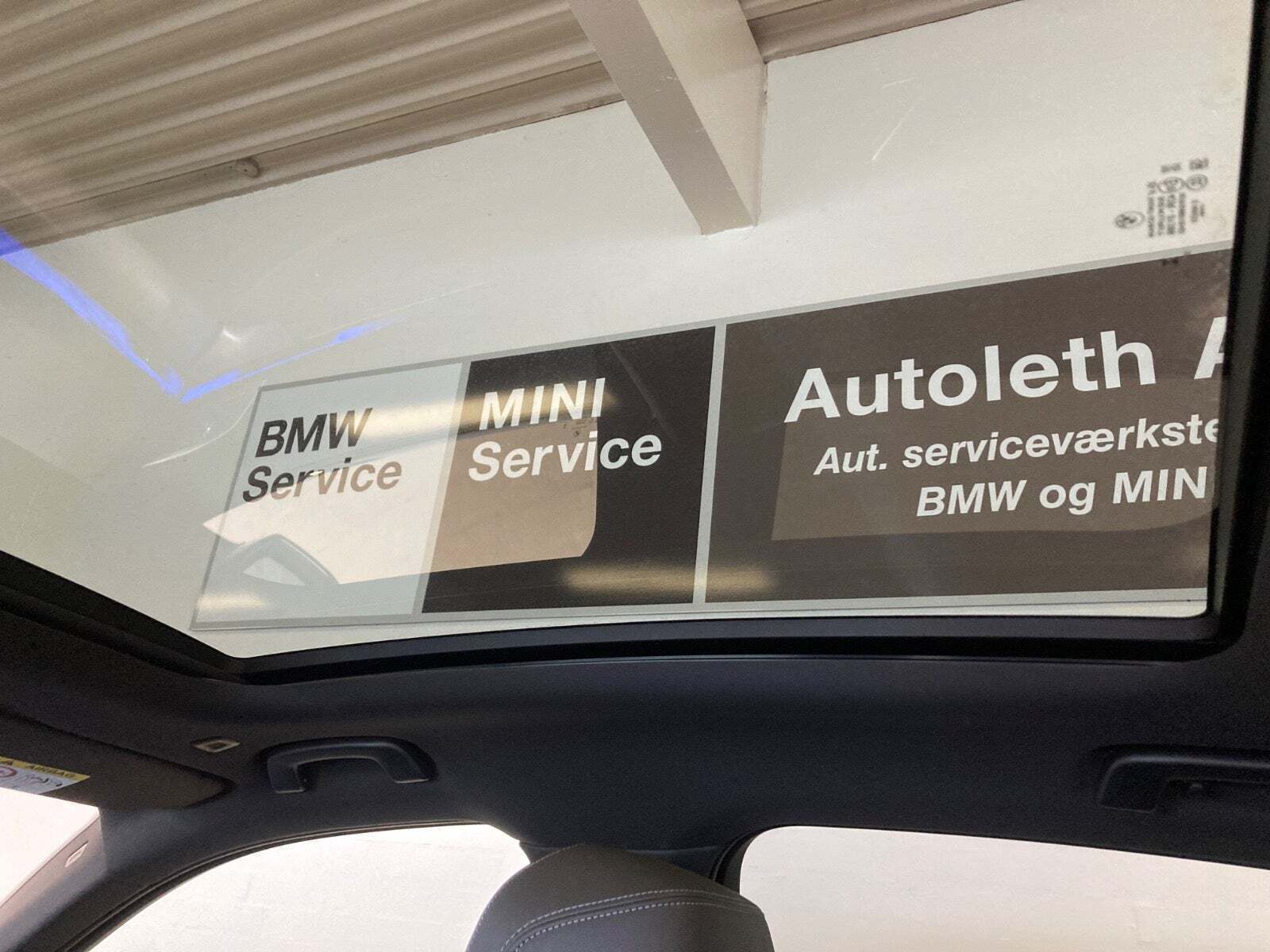 Grå BMW i5 fra 2025