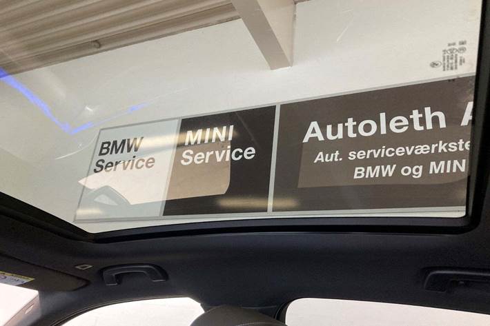 Grå BMW i5 fra 2025