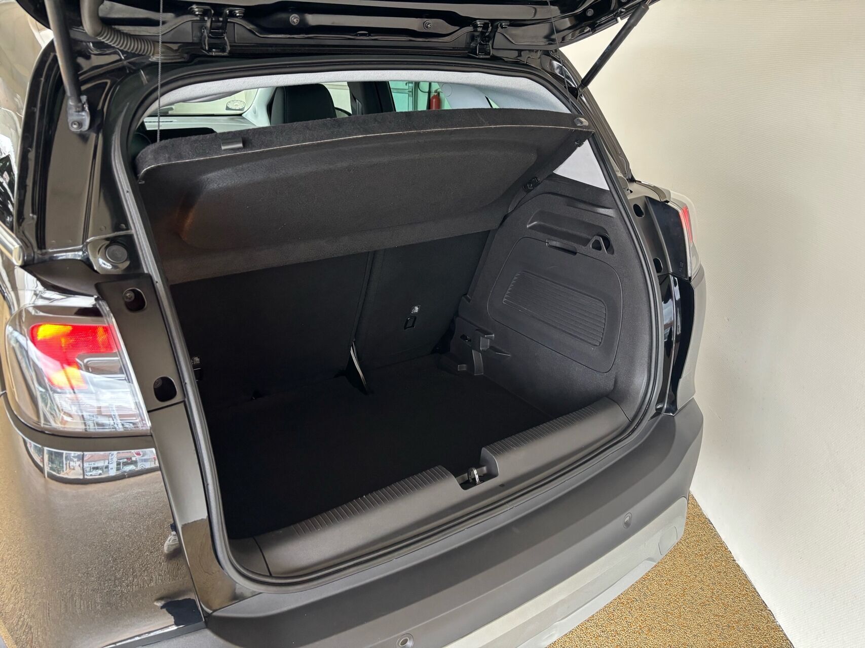 Sort Opel Crossland fra 2021