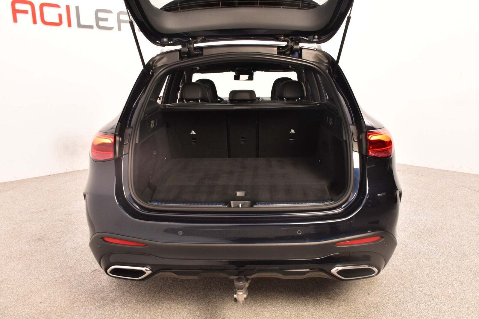 Blå Mercedes GLC300 de fra 2023