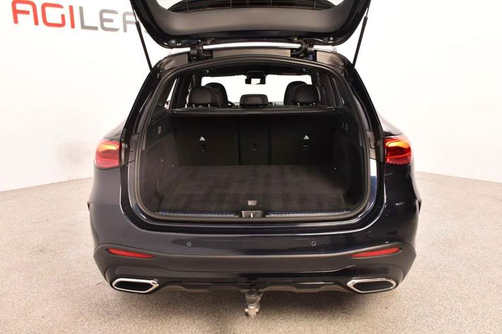 Blå Mercedes GLC300 de fra 2023