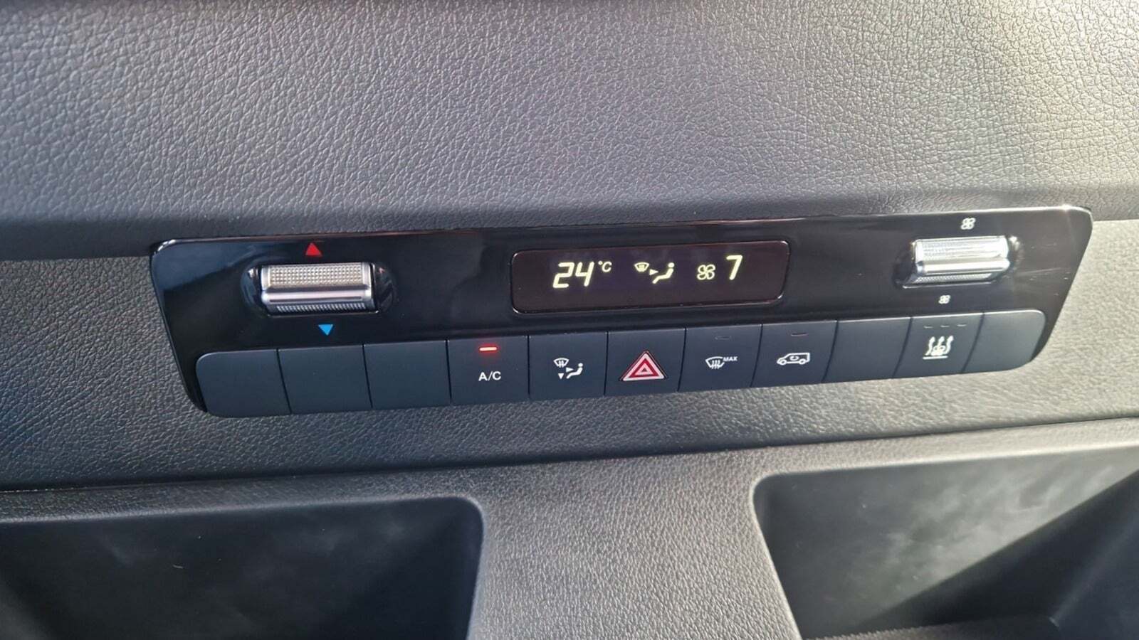 Hvid Mercedes Sprinter 317 fra 2020