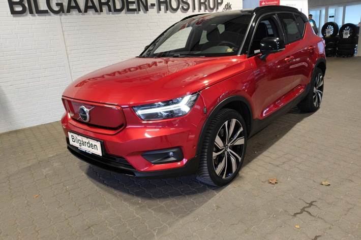 Rød Volvo XC40 fra 2022