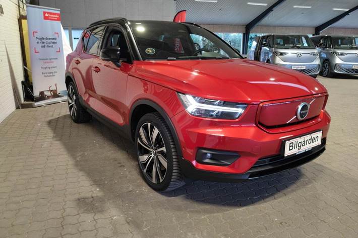 Rød Volvo XC40 fra 2022