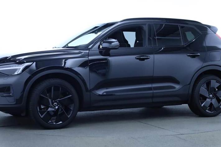 Sort Volvo EX40 fra 2025