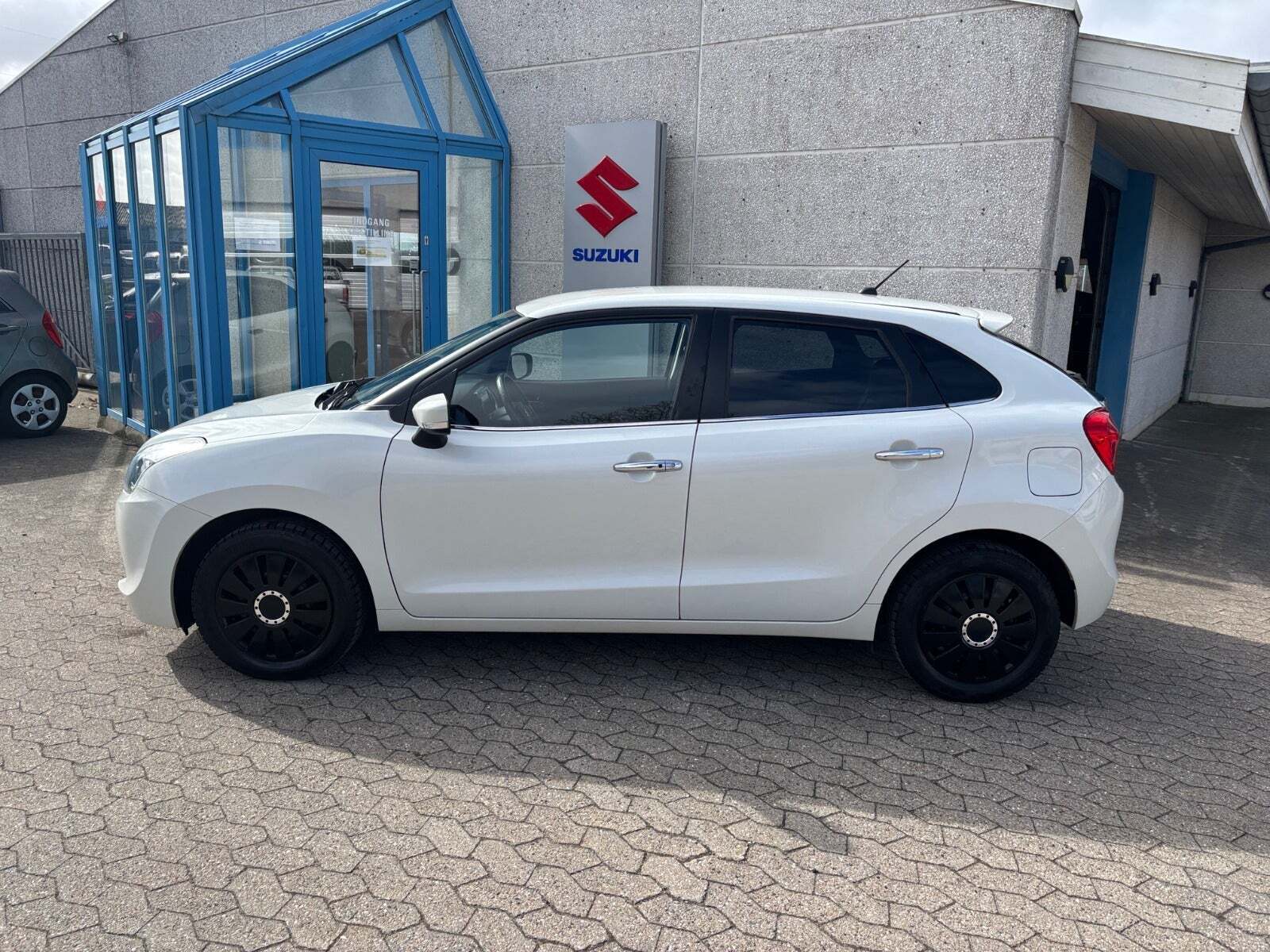 Hvid Suzuki Baleno fra 2018