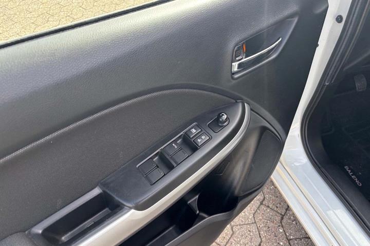 Hvid Suzuki Baleno fra 2018