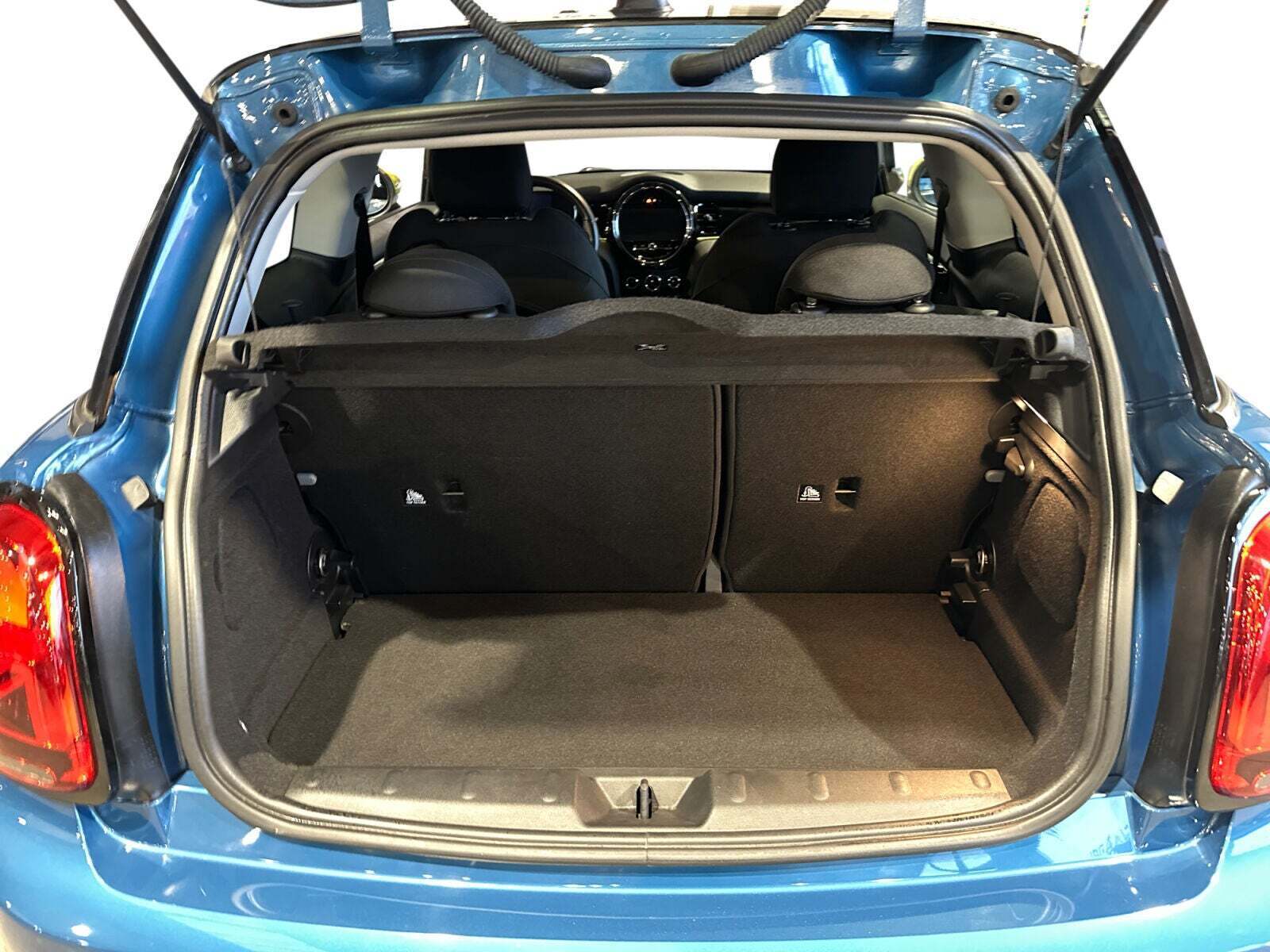 Blå Mini Cooper SE fra 2022