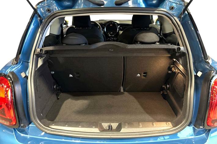 Blå Mini Cooper SE fra 2022