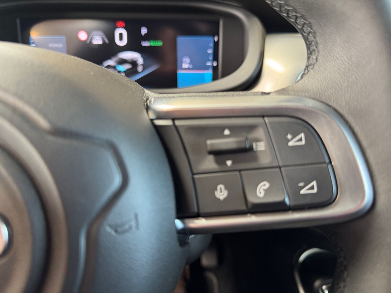 Grå Jeep Avenger fra 2024