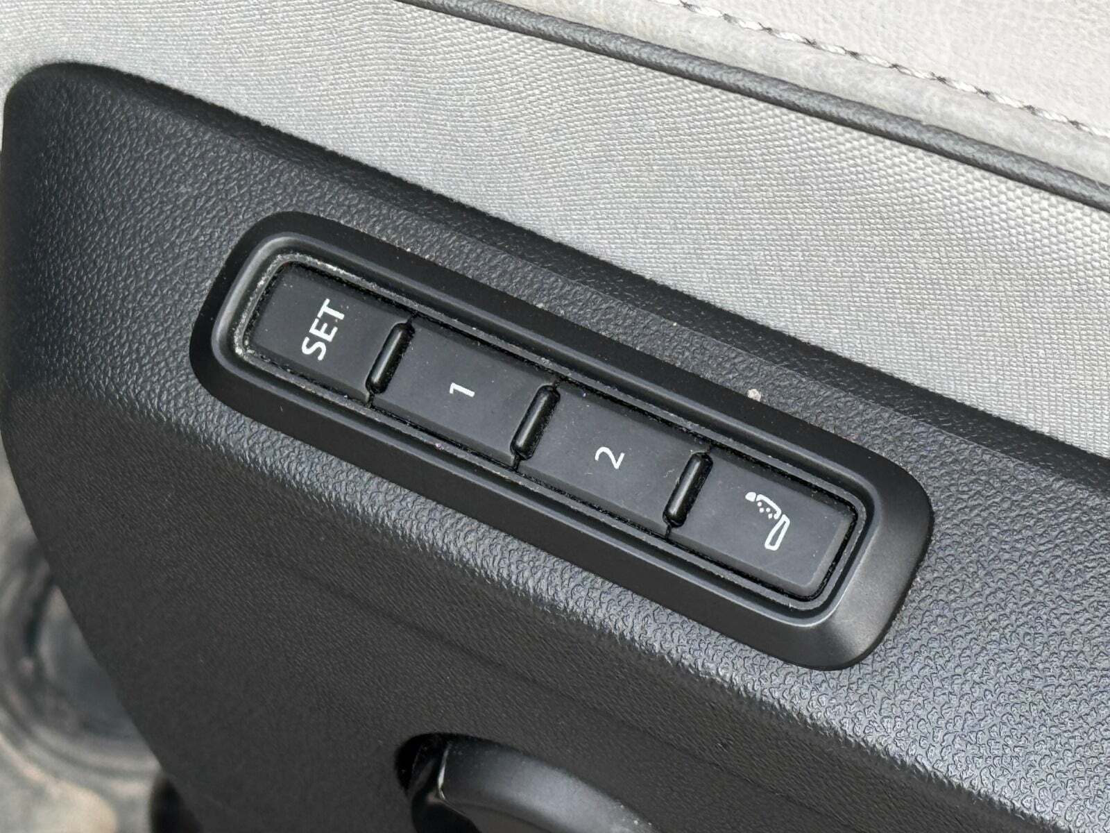 VW ID.Buzz 77 Pro SWB