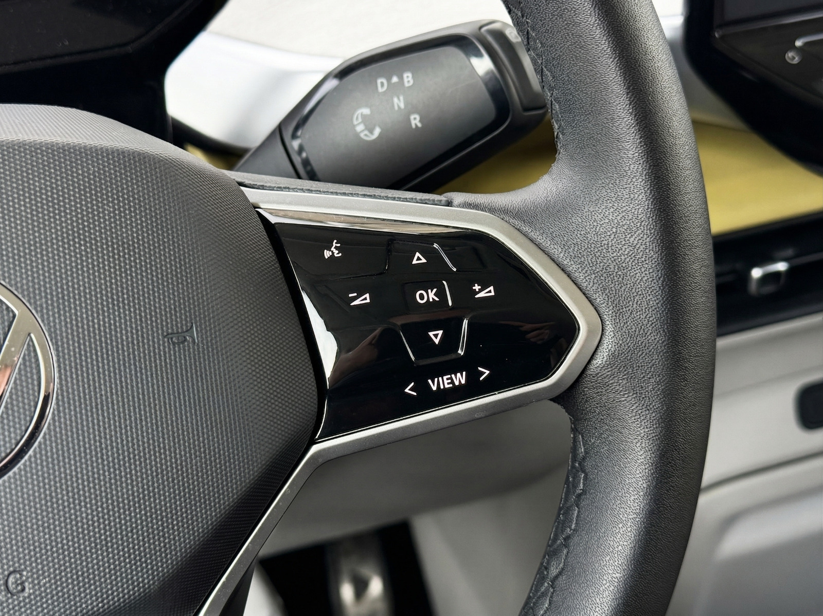 Gul VW ID.Buzz fra 2023