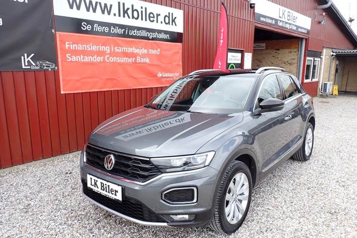 Grå VW T-Roc fra 2018 set udefra