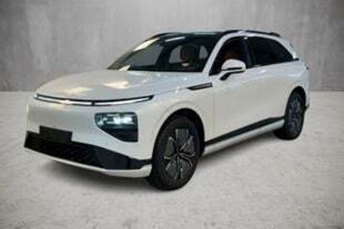 Hvid Xpeng G9 fra 2023