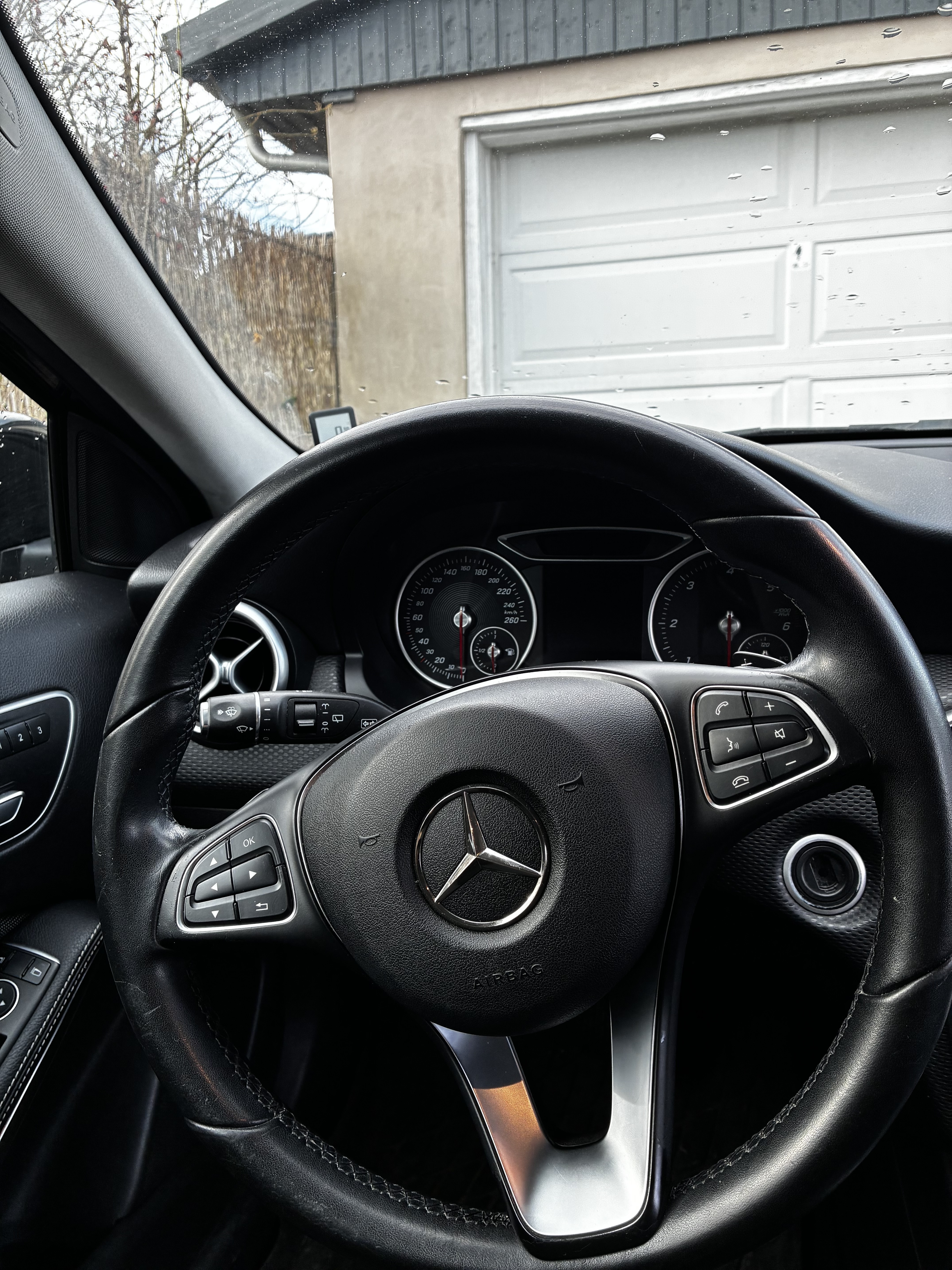 Sort Mercedes A-Klasse fra 2016