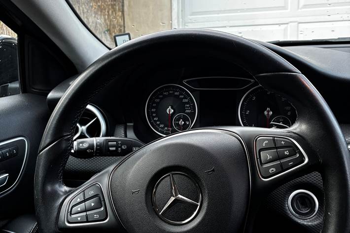 Sort Mercedes A-Klasse fra 2016