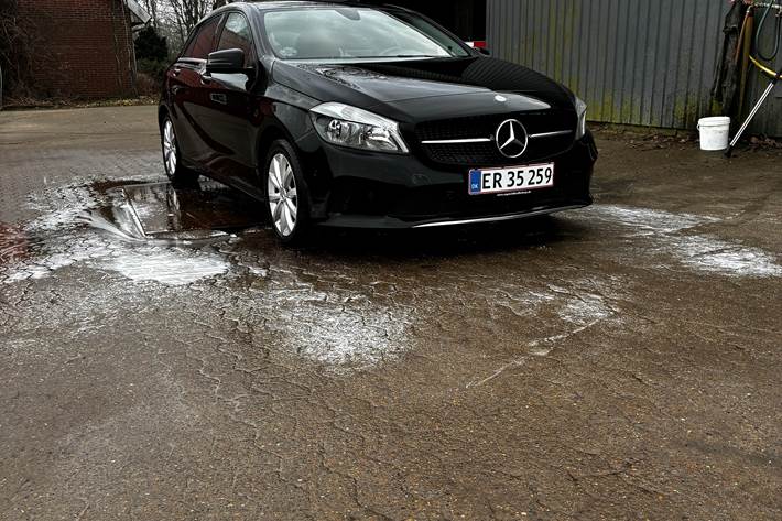 Sort Mercedes A-Klasse fra 2016