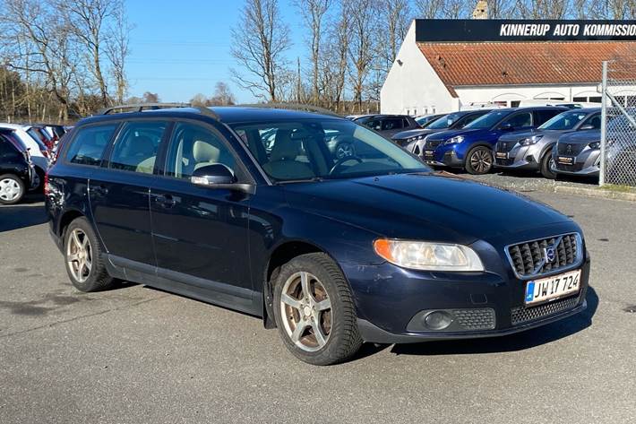 Blå Volvo V70 fra 2008