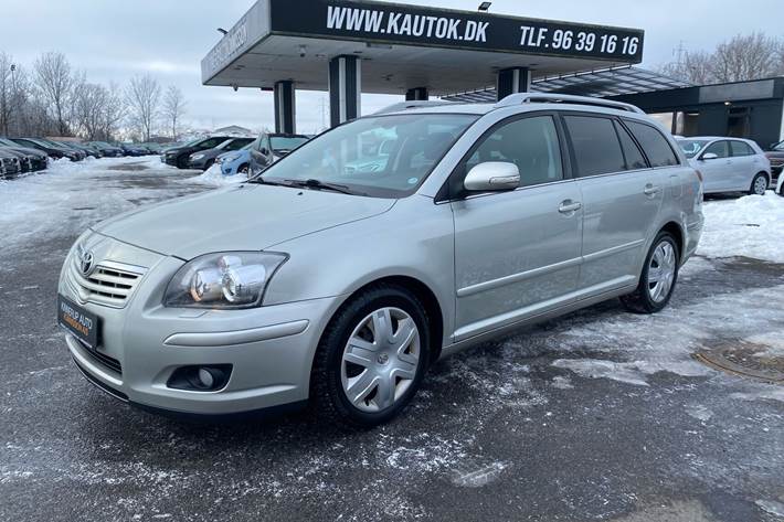 Sølv Toyota Avensis fra 2008