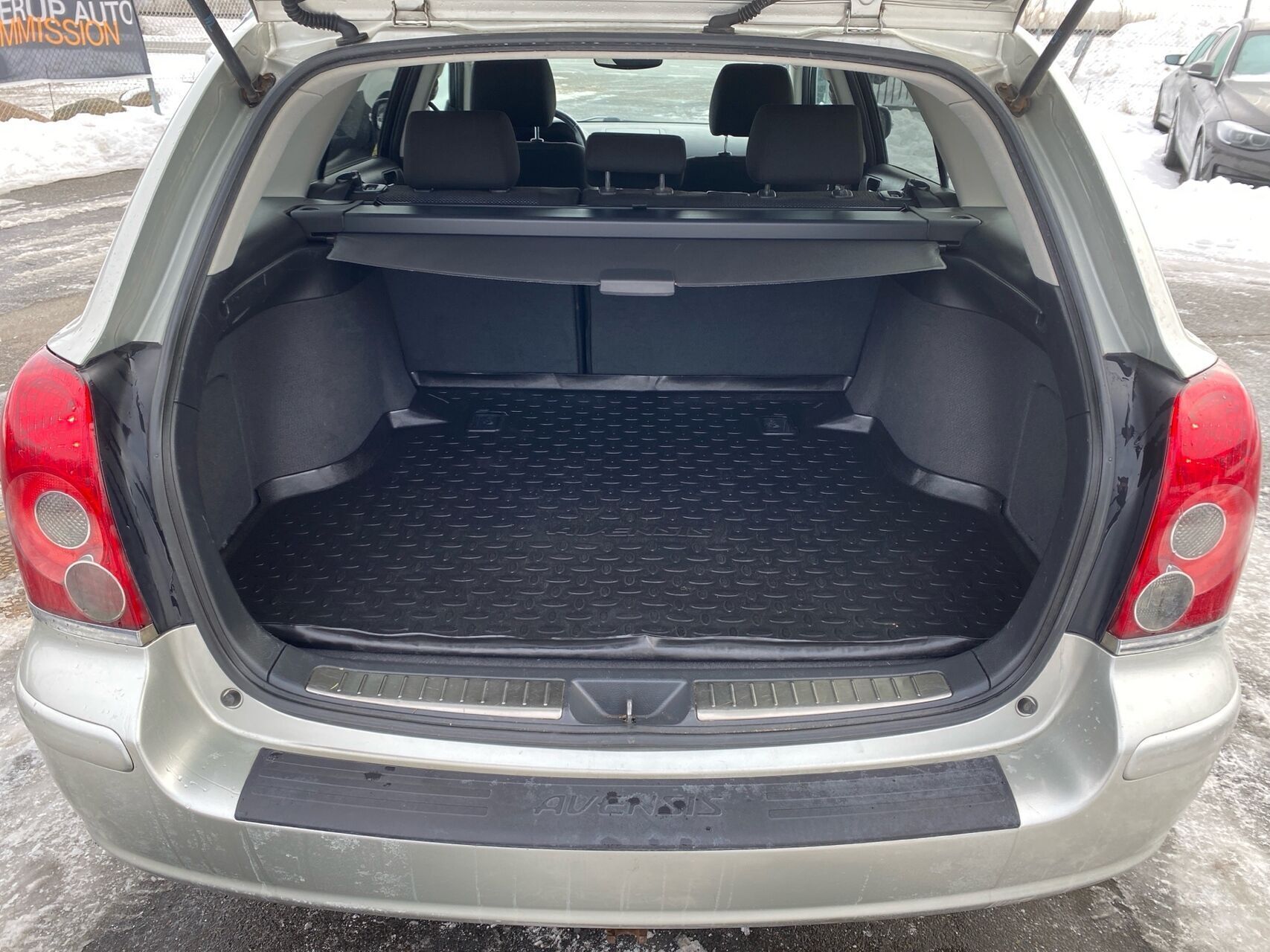 Toyota Avensis 1,8 Linea Terra 129HK Stc