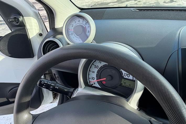 Hvid Peugeot 107 fra 2012