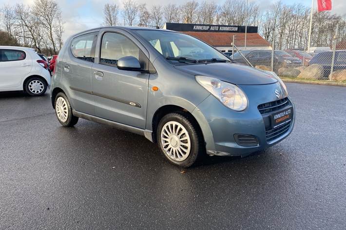 Blå Suzuki Alto fra 2009