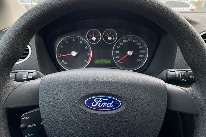 Sort Ford Focus fra 2005