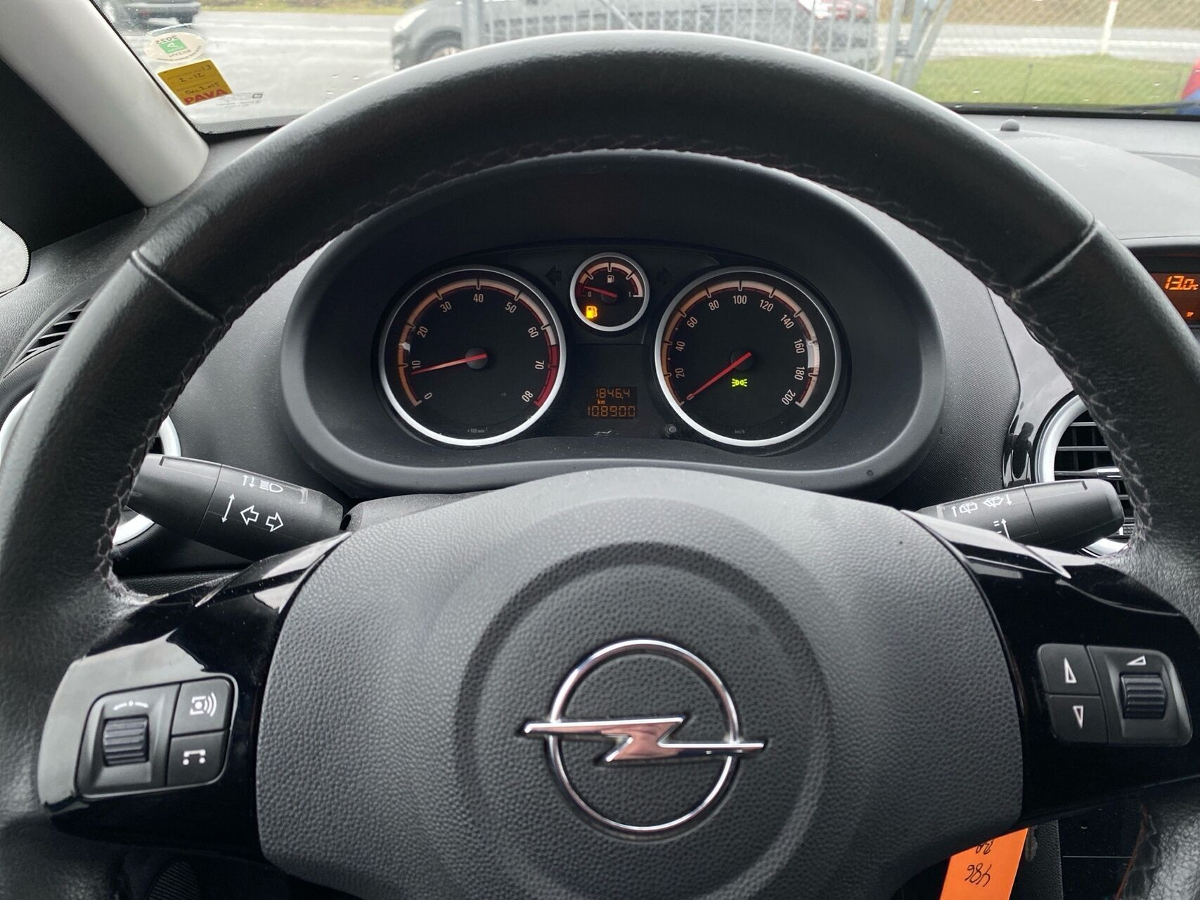 Sølv Opel Corsa fra 2009