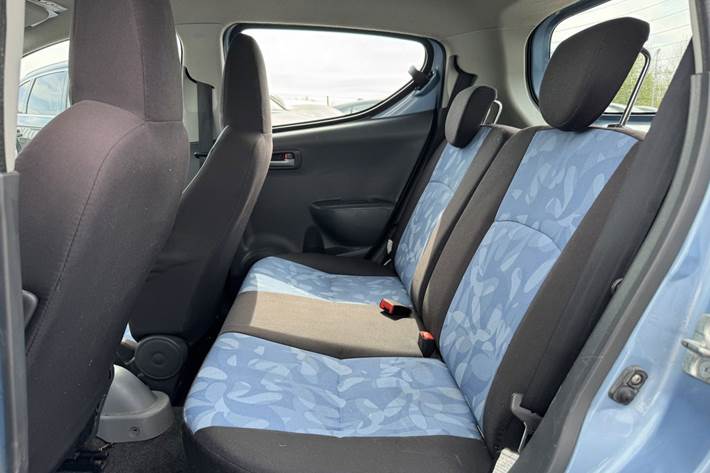 Blå Suzuki Alto fra 2011