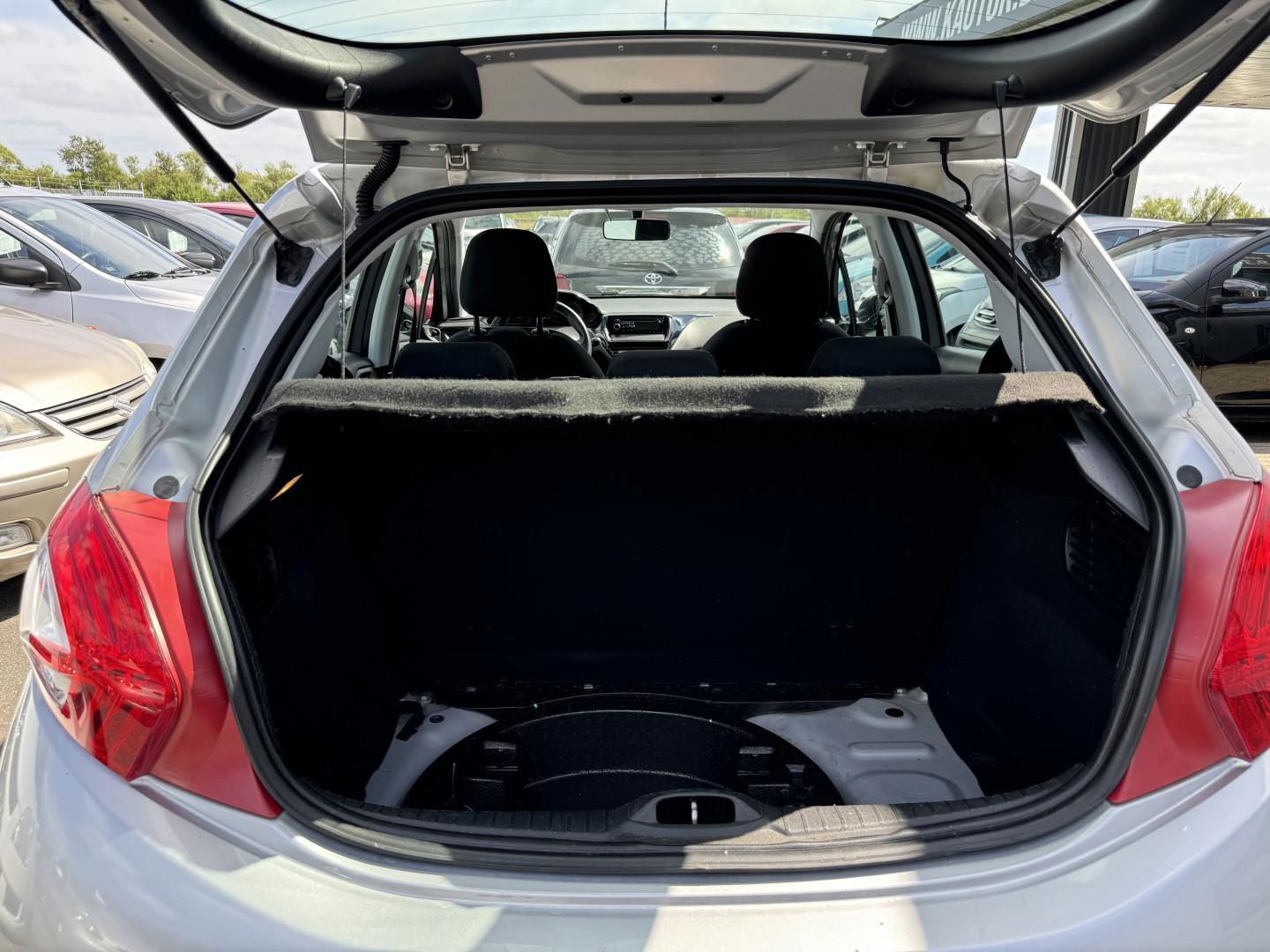 Sølv Peugeot 208 fra 2013