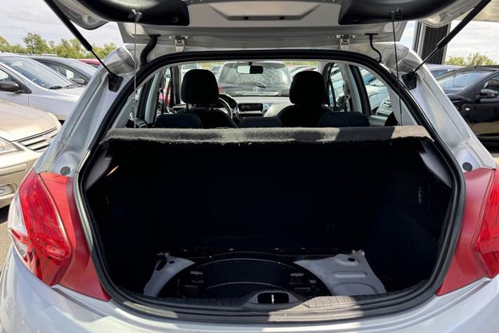 Sølv Peugeot 208 fra 2013