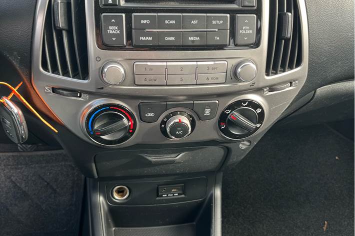 Sort Hyundai i20 fra 2014