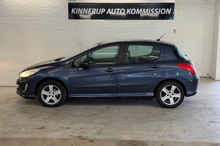 Blå Peugeot 308 fra 2007
