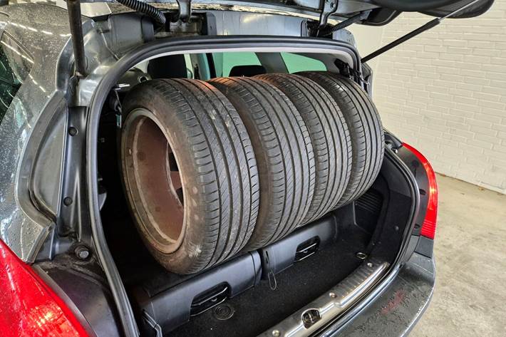 Sort Peugeot 308 fra 2012