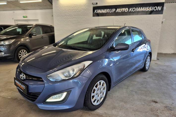 Blå Hyundai i30 fra 2013
