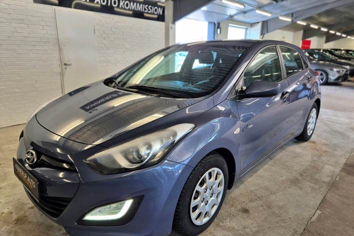 Blå Hyundai i30 fra 2013