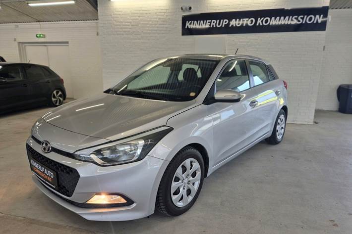Sølv Hyundai i20 fra 2018