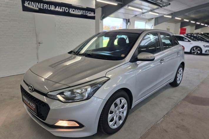 Sølv Hyundai i20 fra 2018