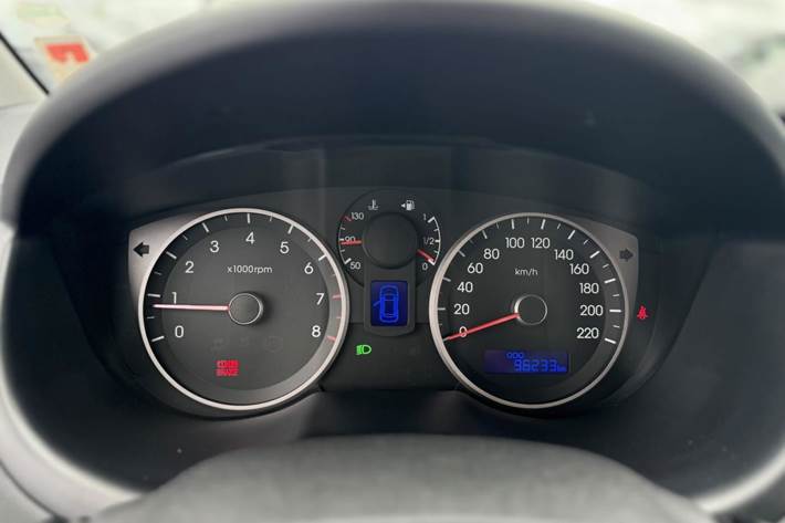 Hvid Hyundai i20 fra 2012