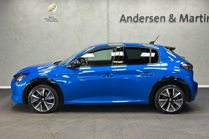 Blå Peugeot e-208 fra 2021