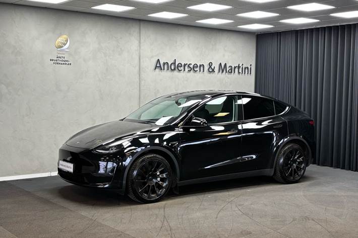 Sort Tesla Model Y fra 2021